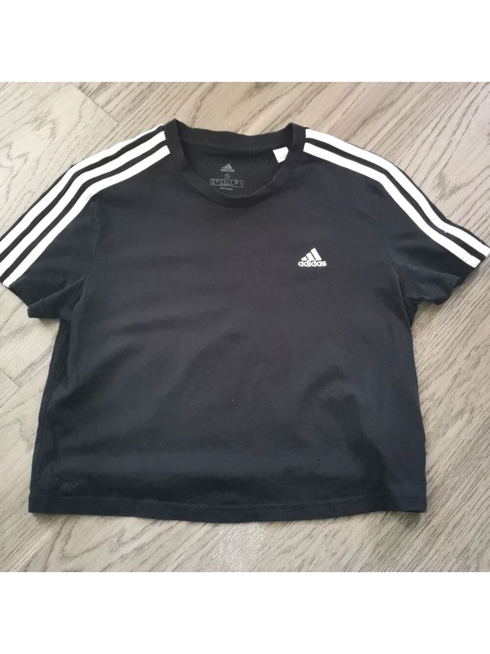 Adidas Women's cropped black T shirt. Size small. EUC